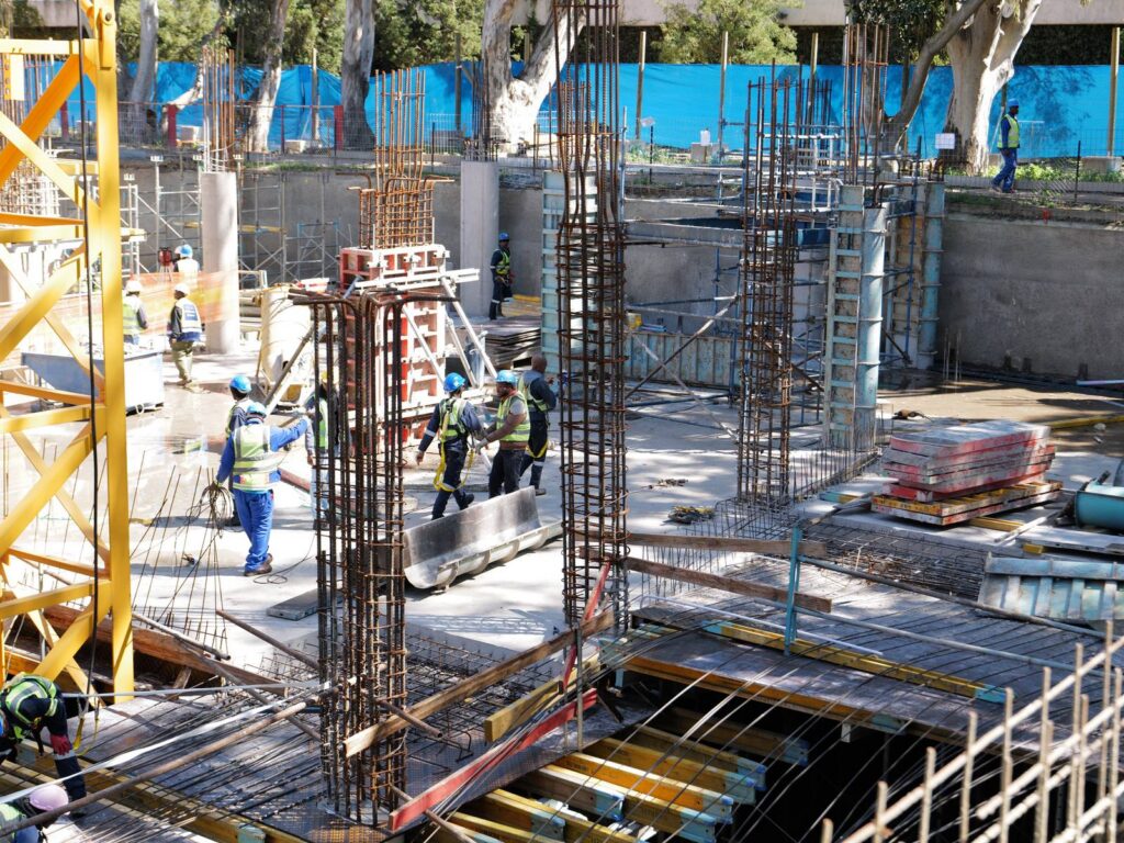 249 Tonnes in Five Working Days: RMS Steel Fixing at The Granger, Cape Town 12 RMS steel fixers among the column reinforcement cages at The Granger Building after the slab pour, Cape Town