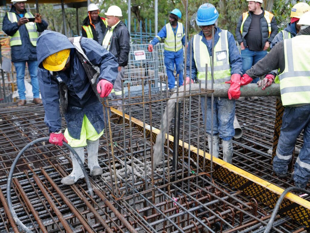 The Granger Building, Cape Town 10 Concrete pour in the rain over RMS reinforcement